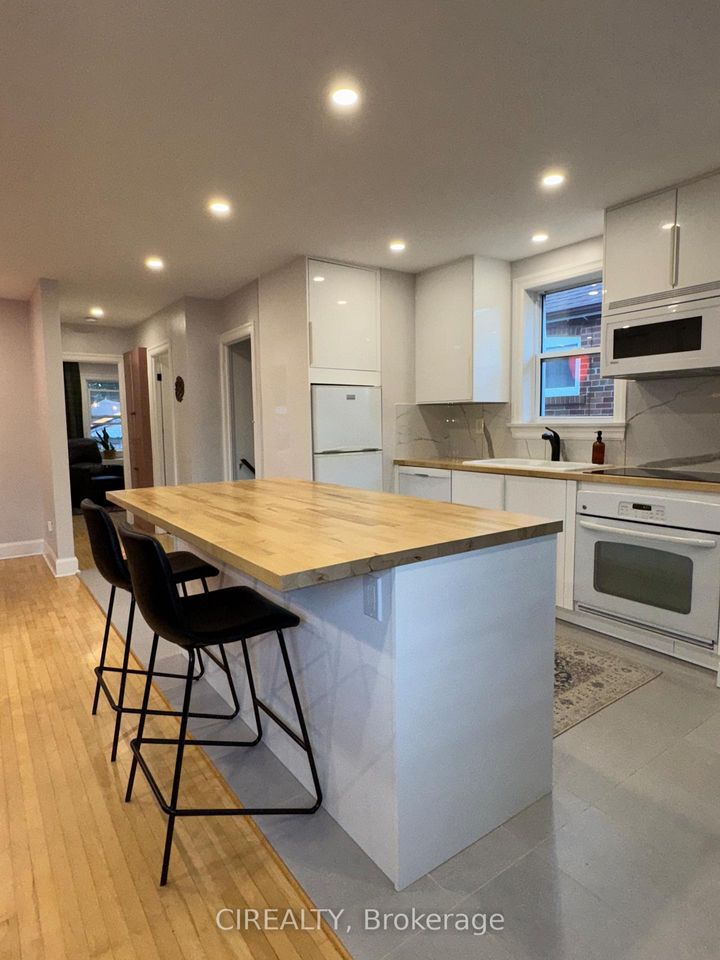 Photo 2 at 140 Ellins Avenue, Smythe, Toronto
