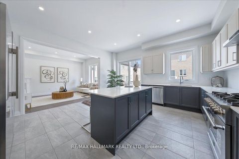 Photo 10 at 15 Aida Place N, Oak Ridges, Richmond Hill