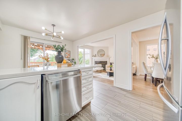 Photo 17 at 55 D'amato Crescent, Maple, Vaughan