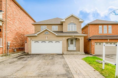 Photo 2 at 55 D'amato Crescent, Maple, Vaughan