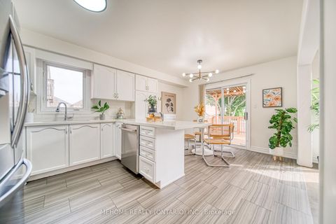 Photo 14 at 55 D'amato Crescent, Maple, Vaughan