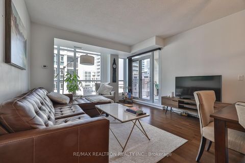 Photo 3 at 407 - 628 fleet Street, Waterfront Communities C1, Toronto