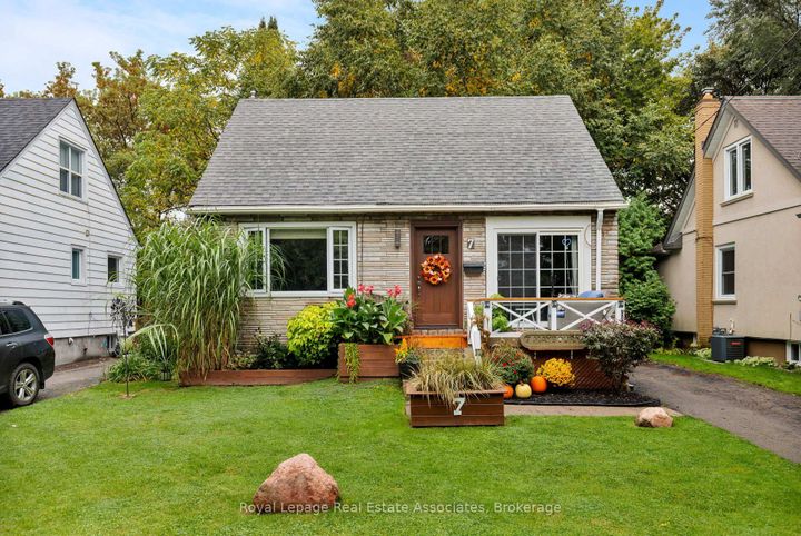 Photo 2 at 7 Maybourne Avenue, Birchmount, Toronto