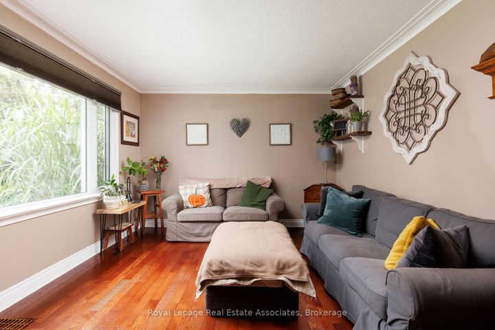 Photo 8 at 7 Maybourne Avenue, Birchmount, Toronto