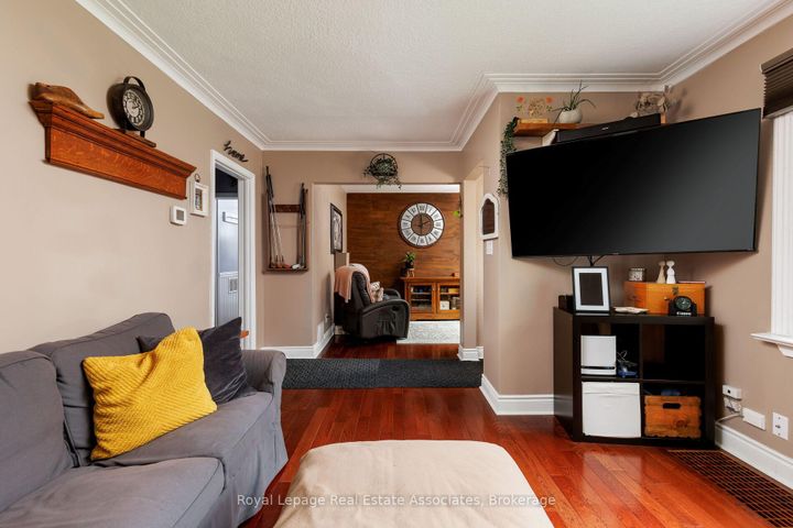 Photo 9 at 7 Maybourne Avenue, Birchmount, Toronto