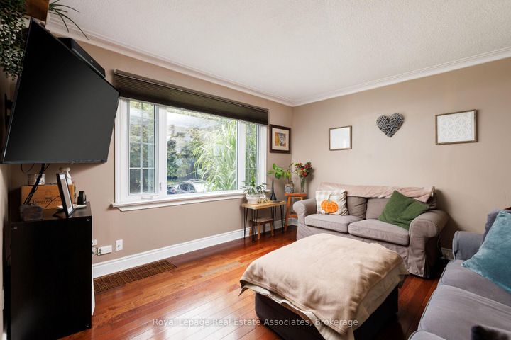 Photo 10 at 7 Maybourne Avenue, Birchmount, Toronto