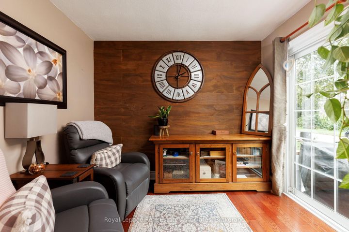 Photo 11 at 7 Maybourne Avenue, Birchmount, Toronto