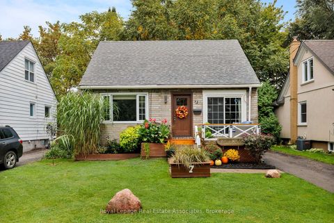 Photo 2 at 7 Maybourne Avenue, Birchmount, Toronto