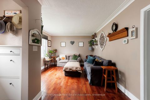 Photo 7 at 7 Maybourne Avenue, Birchmount, Toronto