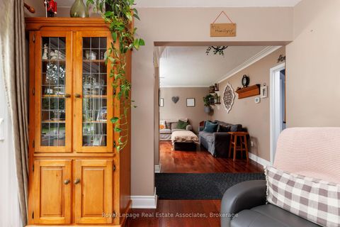 Photo 13 at 7 Maybourne Avenue, Birchmount, Toronto