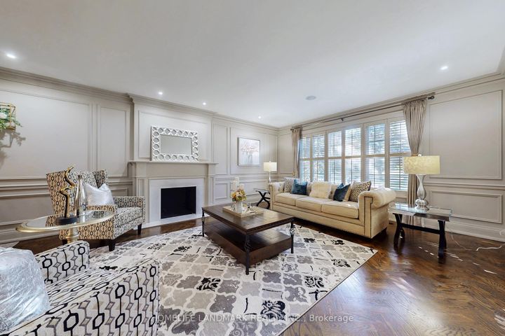 Photo 2 at 30 Bobwhite Crescent, Windfields, Toronto