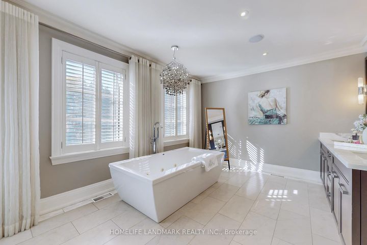 Photo 24 at 30 Bobwhite Crescent, Windfields, Toronto