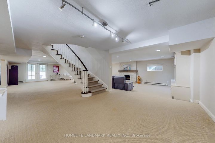 Photo 37 at 30 Bobwhite Crescent, Windfields, Toronto
