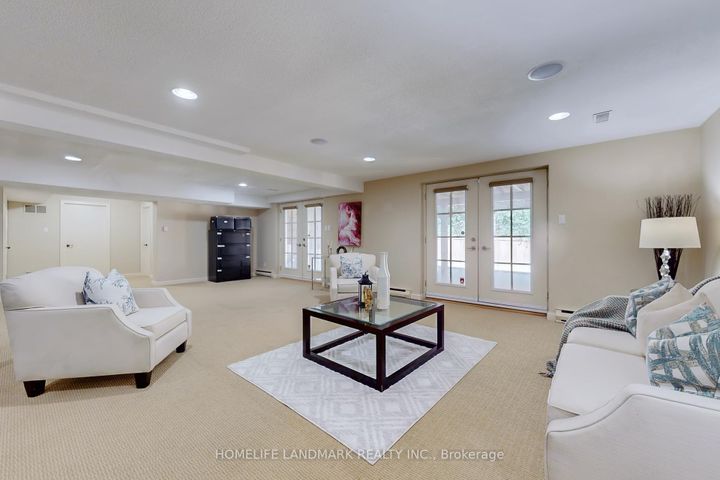 Photo 41 at 30 Bobwhite Crescent, Windfields, Toronto