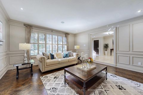 Photo 4 at 30 Bobwhite Crescent, Windfields, Toronto