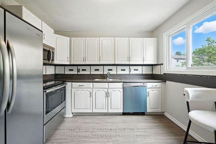 Photo 18 at 29 - 601 Galahad Drive, Eastdale, Oshawa