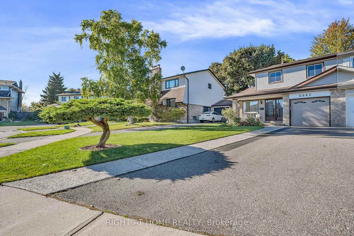 Photo 2 at 6842 Avila Road, Meadowvale, Mississauga
