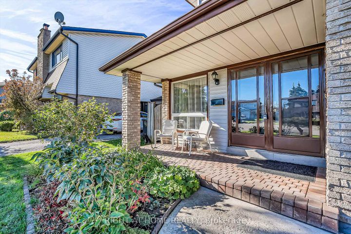 Photo 3 at 6842 Avila Road, Meadowvale, Mississauga