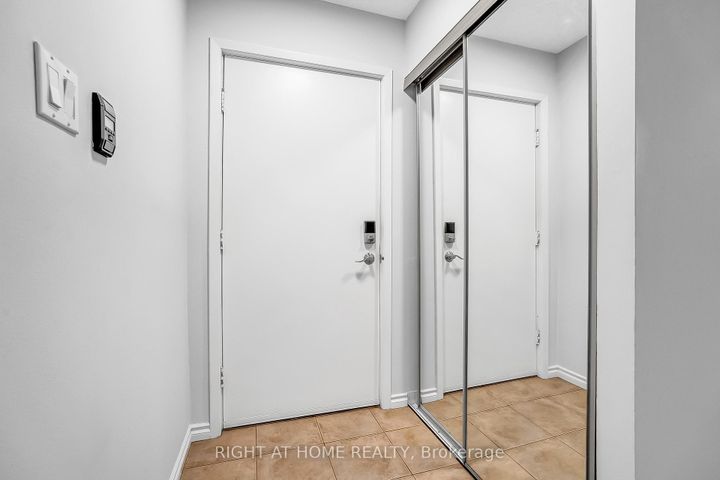 Photo 4 at 6842 Avila Road, Meadowvale, Mississauga