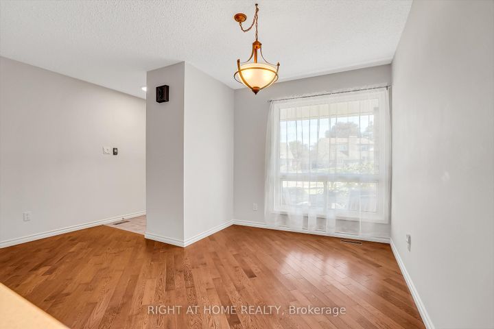Photo 7 at 6842 Avila Road, Meadowvale, Mississauga