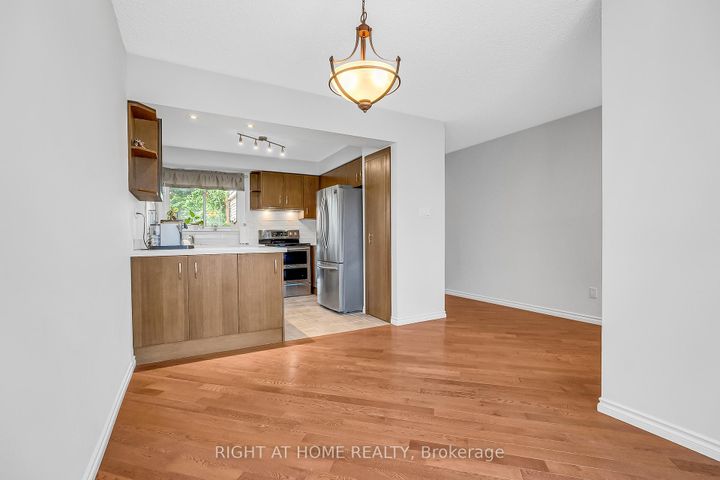Photo 8 at 6842 Avila Road, Meadowvale, Mississauga