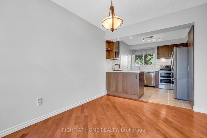 Photo 9 at 6842 Avila Road, Meadowvale, Mississauga