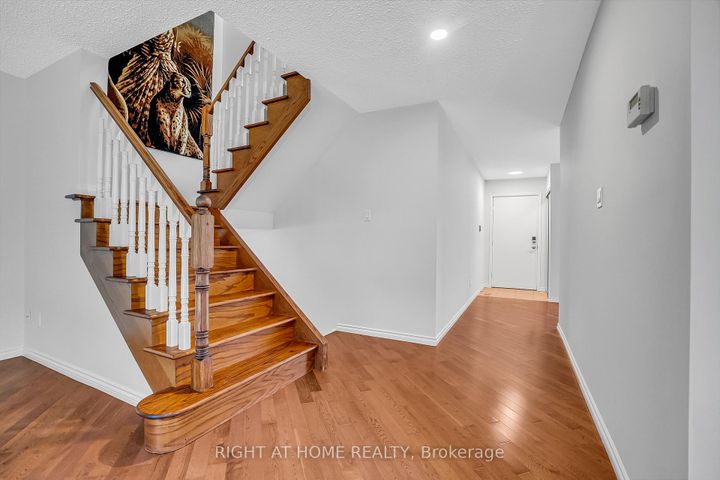 Photo 10 at 6842 Avila Road, Meadowvale, Mississauga