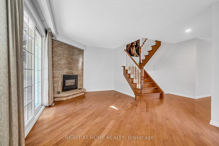 Photo 14 at 6842 Avila Road, Meadowvale, Mississauga