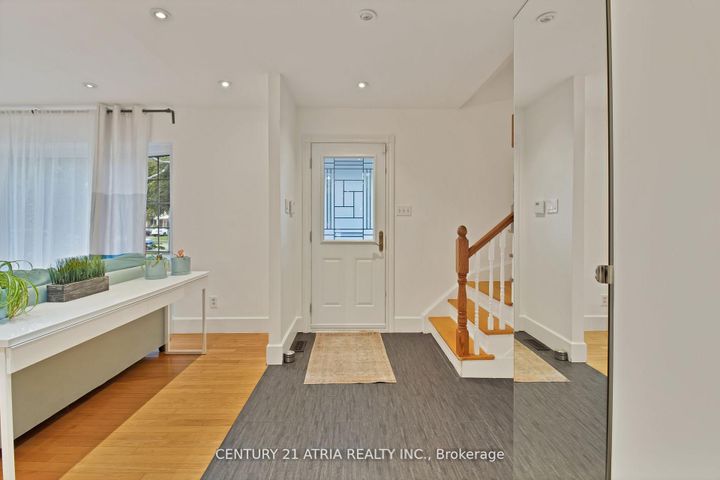 Photo 2 at 3222 Hornbeam Crescent, Erin Mills, Mississauga