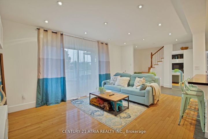Photo 4 at 3222 Hornbeam Crescent, Erin Mills, Mississauga