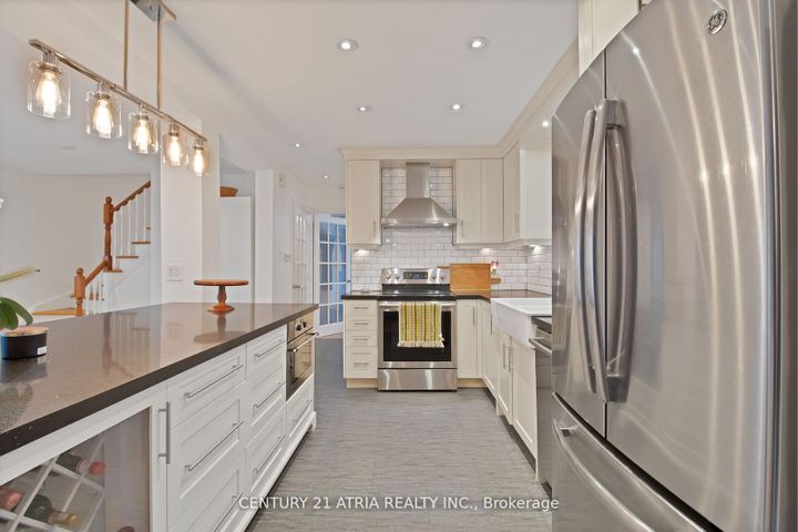 Photo 7 at 3222 Hornbeam Crescent, Erin Mills, Mississauga