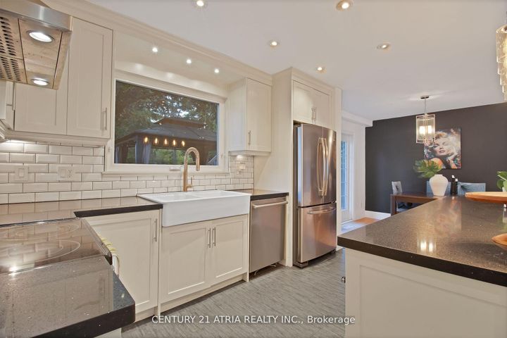 Photo 8 at 3222 Hornbeam Crescent, Erin Mills, Mississauga