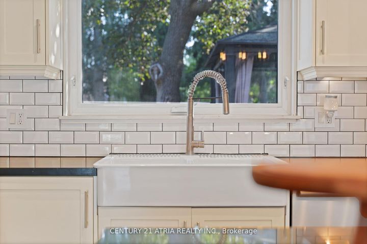 Photo 9 at 3222 Hornbeam Crescent, Erin Mills, Mississauga