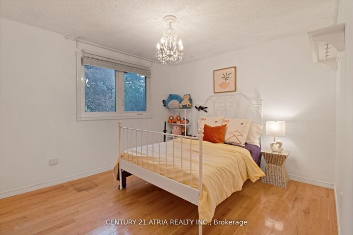 Photo 16 at 3222 Hornbeam Crescent, Erin Mills, Mississauga