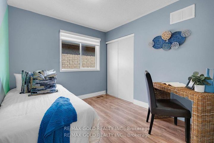 Photo 13 at 30 Worthington Avenue, Fletcher's Meadow, Brampton