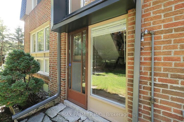 Photo 32 at 70 Captain Rolph Court, Markham Village, Markham