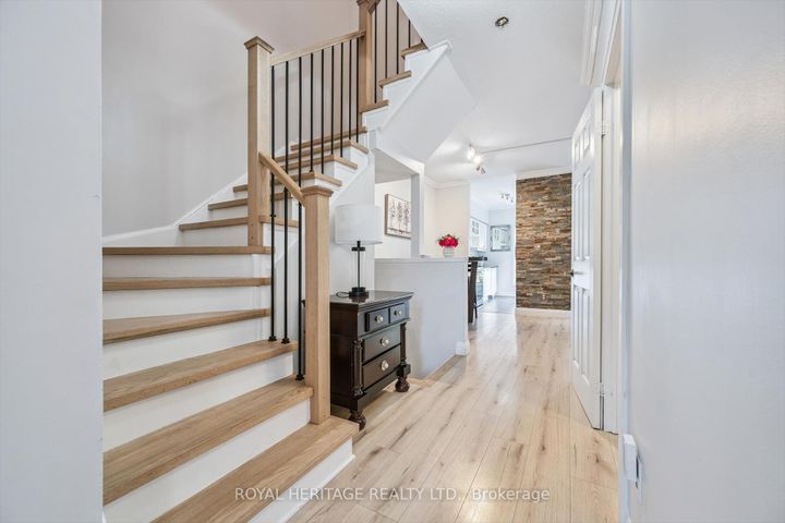 Photo 17 at 2381 Dalebrook Drive, WC Wedgewood Creek, Oakville