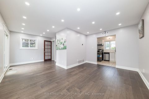 Photo 3 at 1 Hodgins Avenue, Keswick South, Georgina