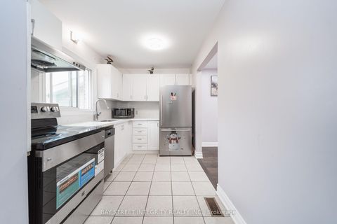 Photo 10 at 1 Hodgins Avenue, Keswick South, Georgina