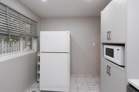 Photo 4 at 11 - 444 Silverstone Drive, Clairville, Toronto