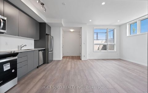 Photo 10 at 18 - 18 Lytham Green Circle, Glenway Estates, Newmarket