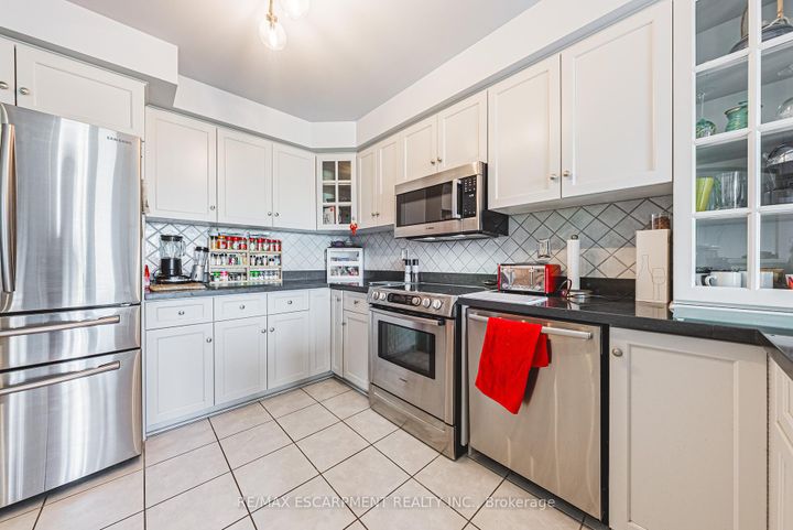 Photo 10 at 6 - 85 EDGEWATER Drive, Lakeshore, Hamilton