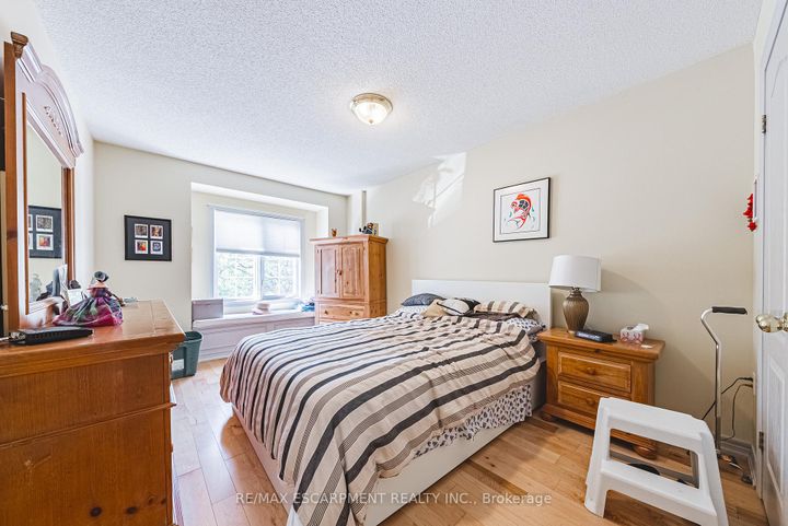 Photo 12 at 6 - 85 EDGEWATER Drive, Lakeshore, Hamilton