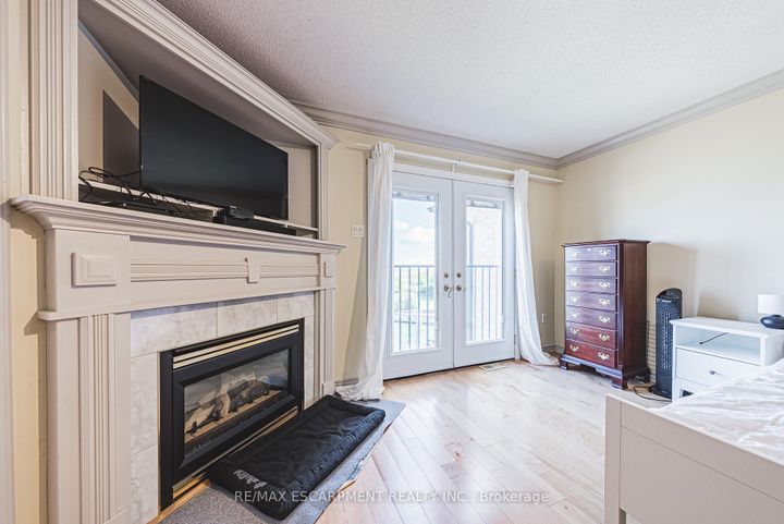 Photo 15 at 6 - 85 EDGEWATER Drive, Lakeshore, Hamilton