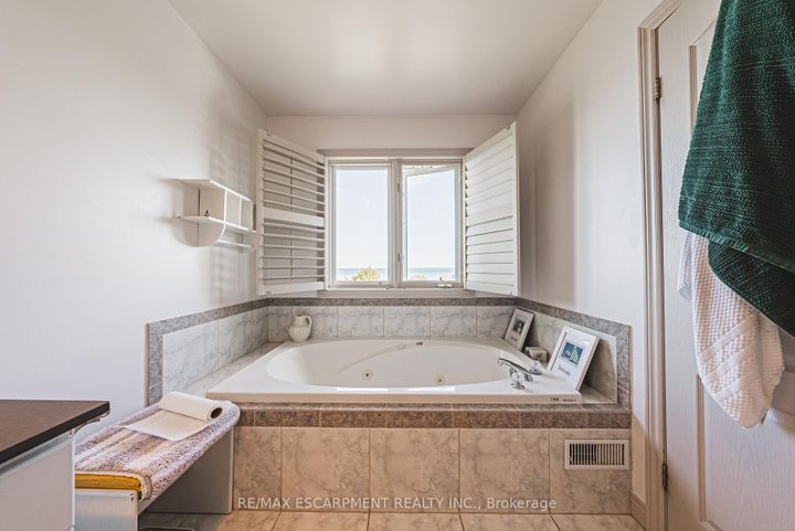 Photo 16 at 6 - 85 EDGEWATER Drive, Lakeshore, Hamilton