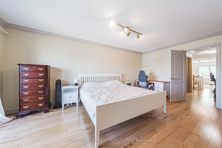 Photo 17 at 6 - 85 EDGEWATER Drive, Lakeshore, Hamilton