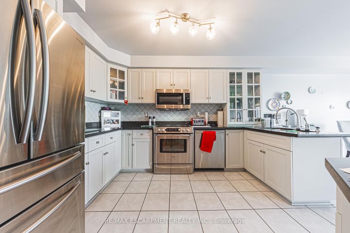 Photo 21 at 6 - 85 EDGEWATER Drive, Lakeshore, Hamilton