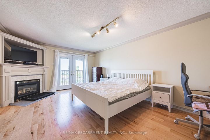 Photo 25 at 6 - 85 EDGEWATER Drive, Lakeshore, Hamilton