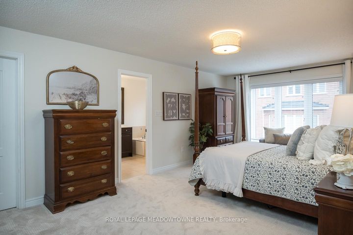 Photo 17 at 476 Laundon Terrace, SC Scott, Milton