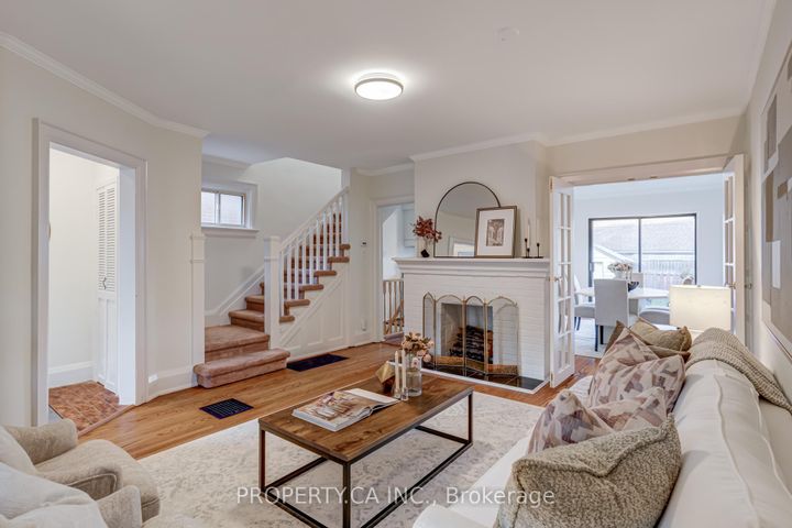 Photo 1 at 14 Warren Crescent, Lambton Baby Point, Toronto
